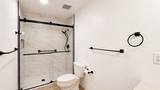 Building Photo - 322 E Huntington Dr