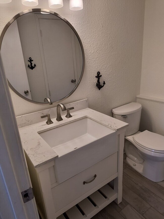 Building Photo - NEW LOWER PRICE  Wonderful 2 Bedroom 1.5 Bathroom condo