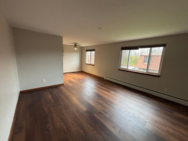 Building Photo - 3896 Ridge Lea Rd