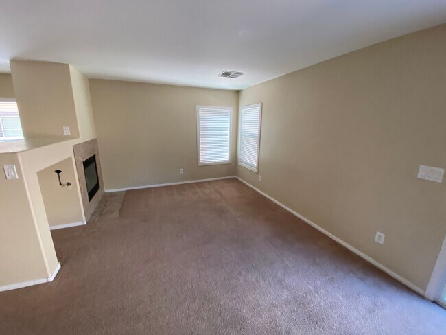 Building Photo - Wonderful 3 bed/2.5 bath home located in Summerlin