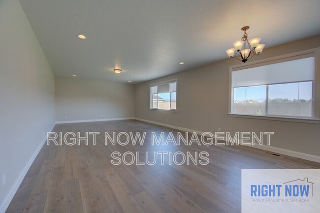 Building Photo - 6132 S Astoria Ave