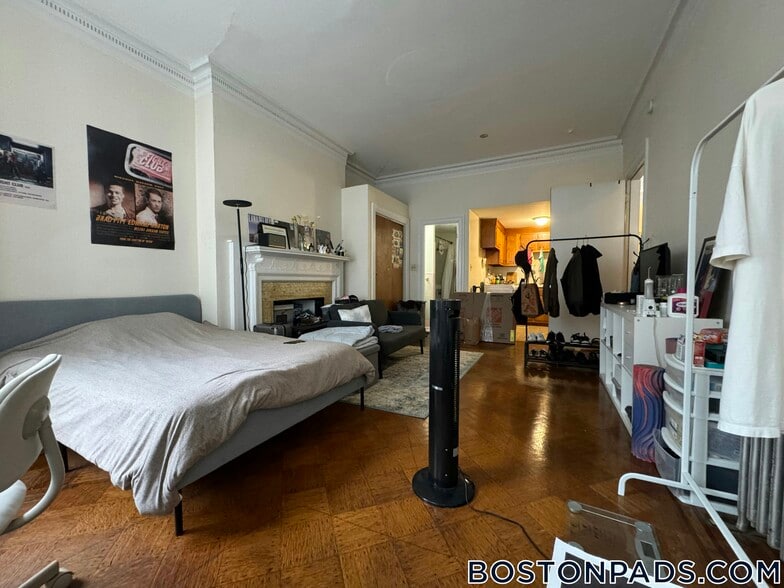 Building Photo - 1069 Beacon St