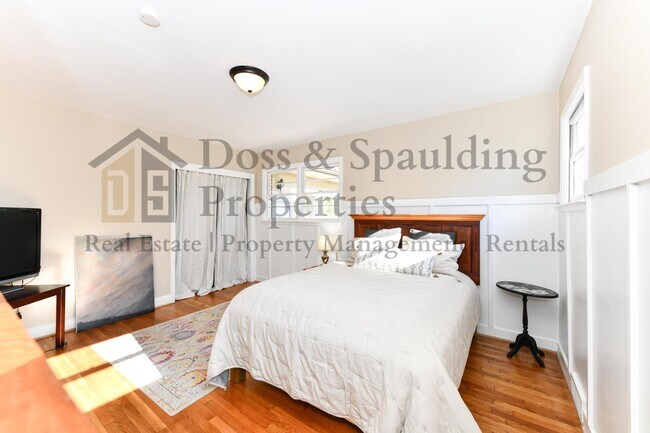 Building Photo - 4202 Henderson Rd