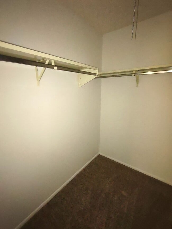 Building Photo - Beautiful Townhome located in Quail Hollow!