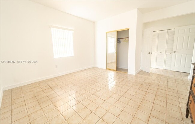 Building Photo - 919 SW 25th Ave