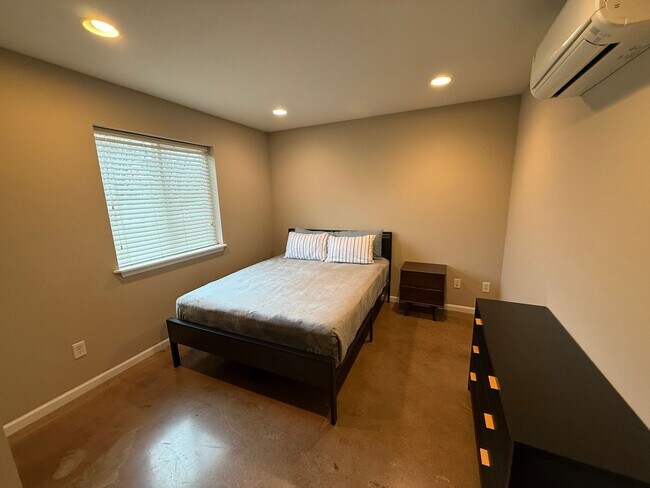 Building Photo - Nowells Subdivision Town Homes - Fully Furnished and Utilities Included