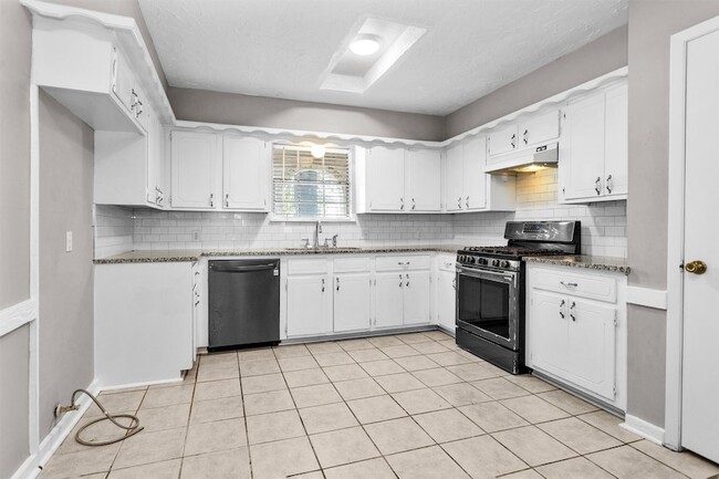 Building Photo - 23914 Spring Gum Dr