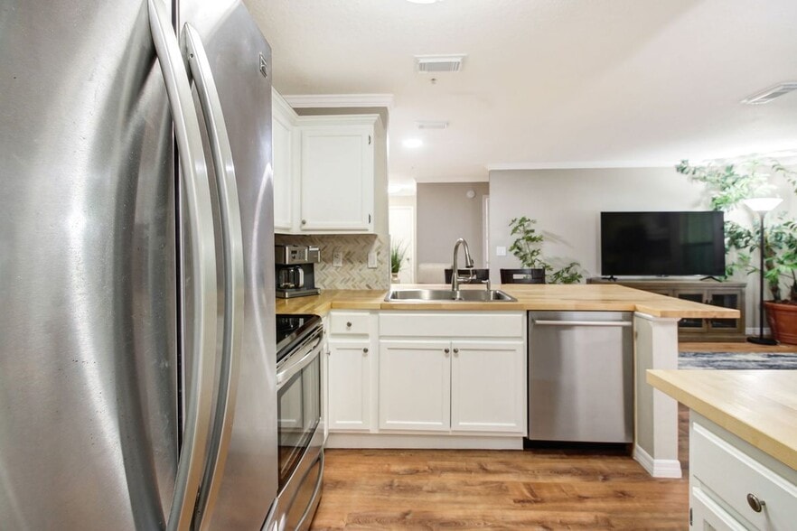 Building Photo - 7701 Timberlin Park Blvd