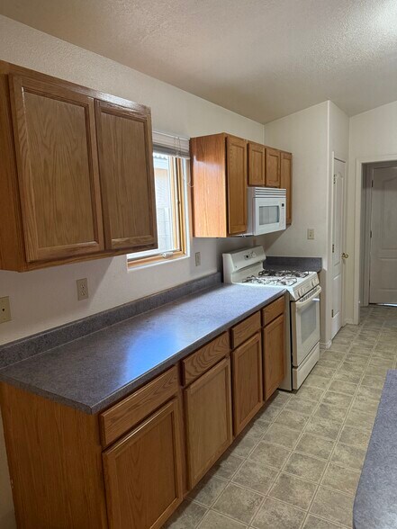 Building Photo - 6716 Butte Volcano Rd NW