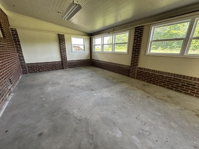 Building Photo - 1618 Lexington Dr