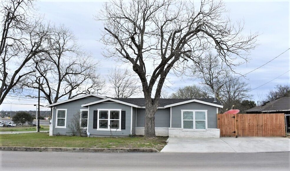 Building Photo - 730 S Mesquite Ave