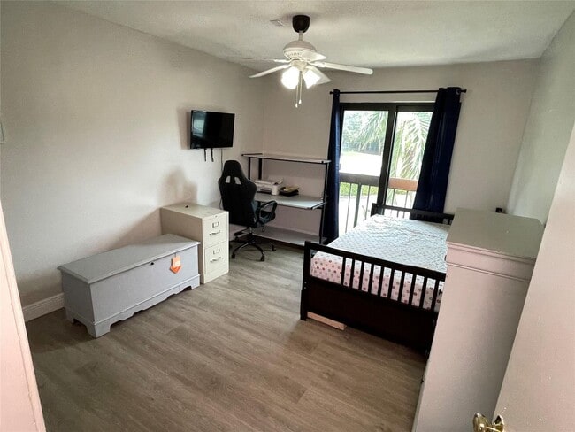 Building Photo - 4000 Del Rio Way