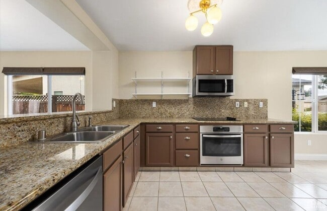 Building Photo - Beautiful Home in the Gated Community of G...