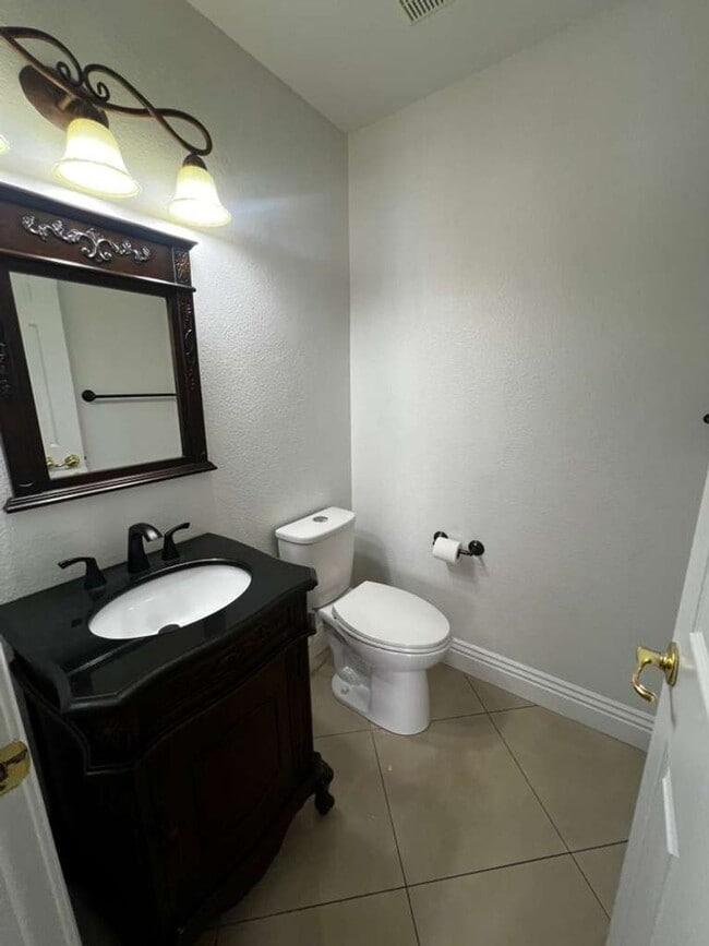 Building Photo - Must see 2 story 4 bed/3 bath home in the heart of SUMMERLIN