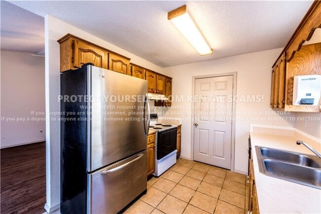 Building Photo - 1348 S Jasmine Ln