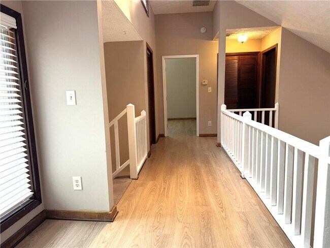 Building Photo - 1302 Colony Dr