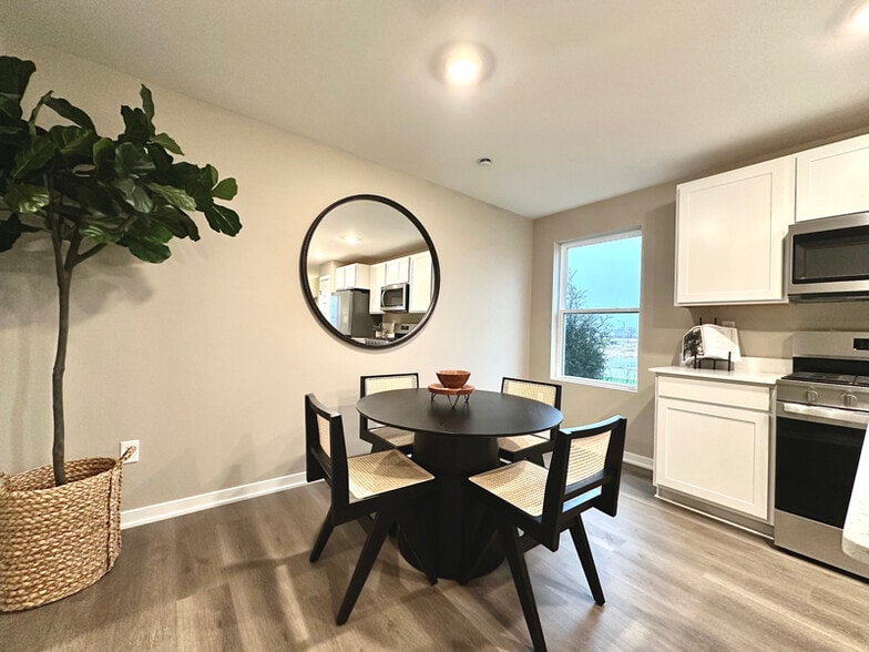 Building Photo - 2242 Barbera Dr