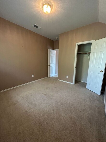 Building Photo - 753 Bridle Trail