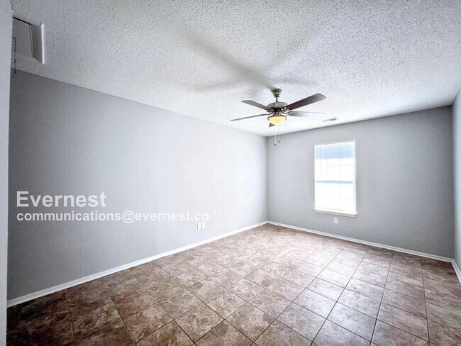 Building Photo - 3455 Castle Dr
