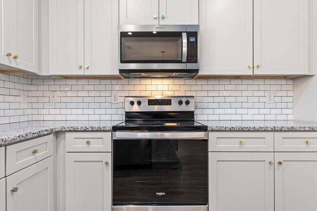 Building Photo - Immaculate, Upgraded Home with Custom Features and Spacious Outdoor Living