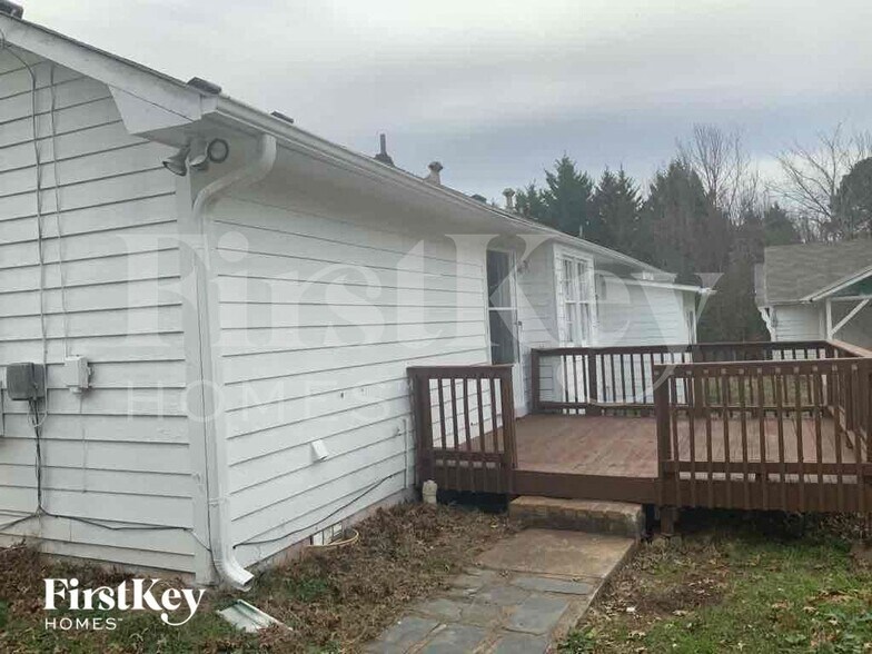 Building Photo - 175 Planters Walk