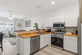 Building Photo - 207 Ann Cir