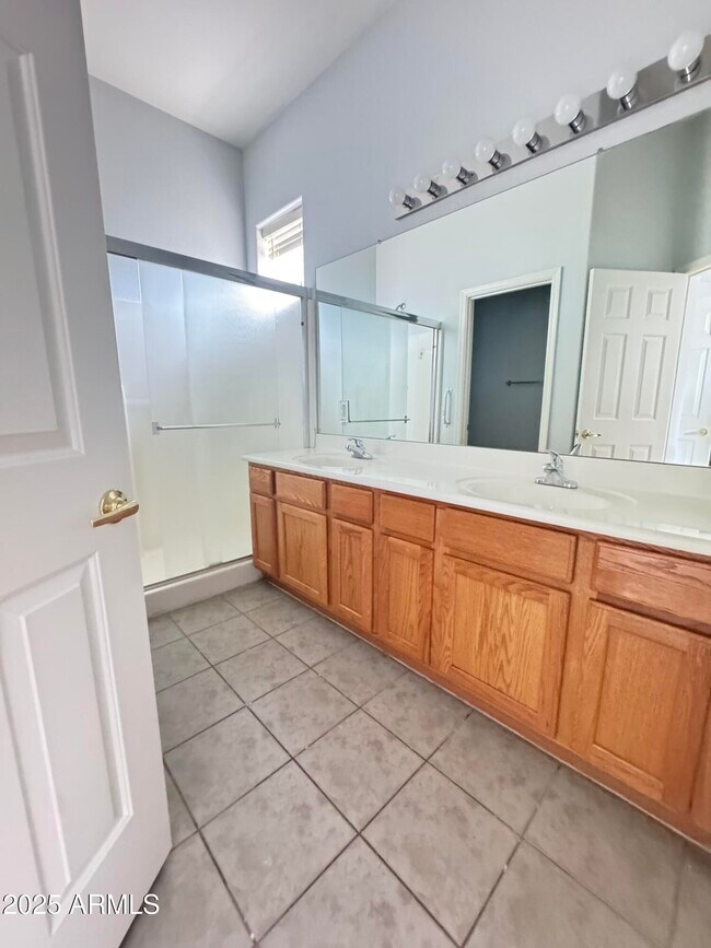 Building Photo - 6511 S 5th Way