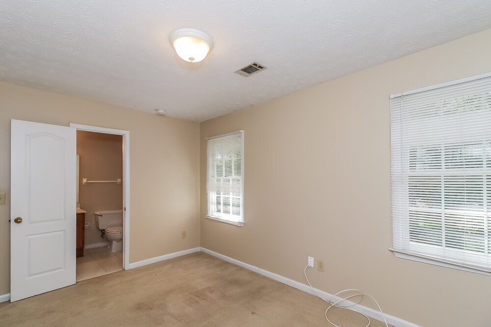 Building Photo - 2885 Summit View Ct