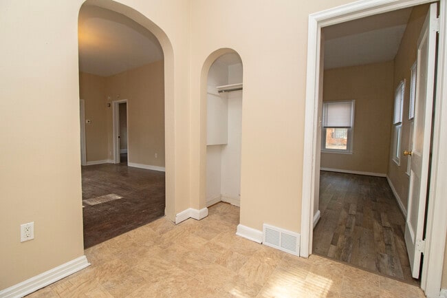 Building Photo - 415 Riverside Ave N