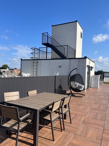 Building Photo - 546 Martin Luther King Jr Dr