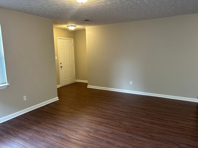 Building Photo - 1041/1043 Cantrell Ln