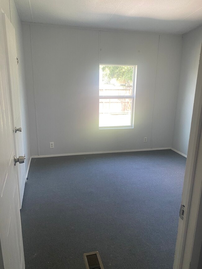 Building Photo - 2319 W Osage Dr