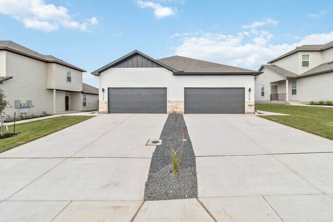 Building Photo - 355-359 Nespral Dr
