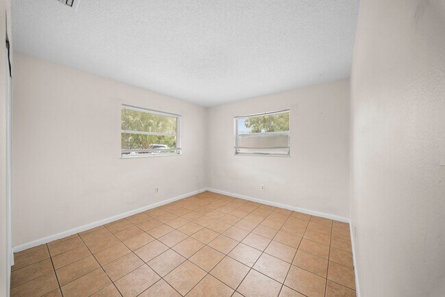 Building Photo - 5551-5553 5th Ave