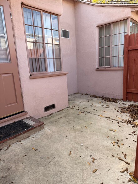 Building Photo - 121 E Garfield Ave