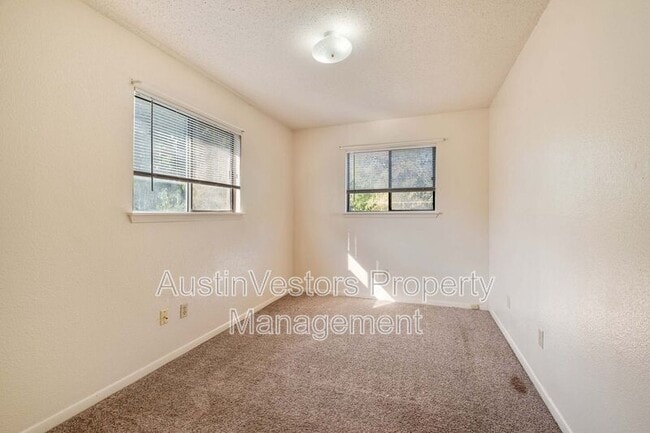 Building Photo - 200 Concho St