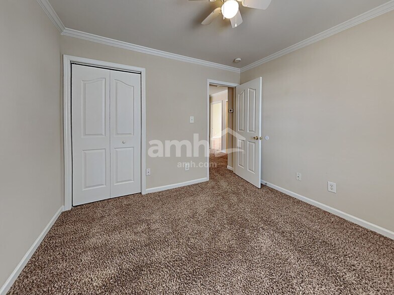 Building Photo - 2528 Ingleside Dr