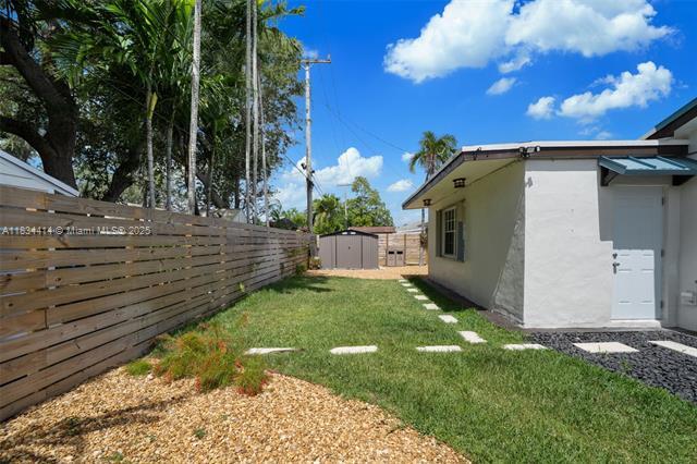 Building Photo - 6381 SW 39th St