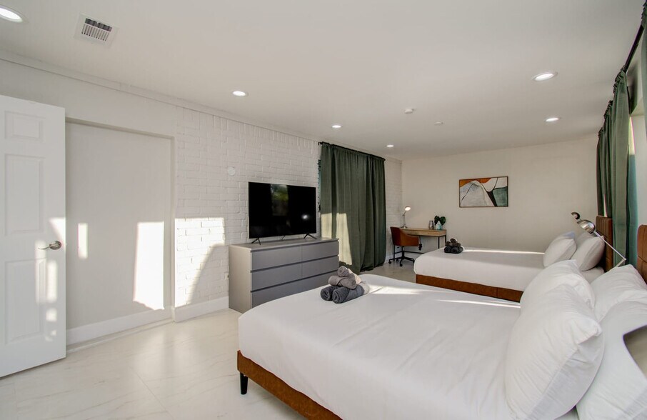 Building Photo - 8623 Parasol Ln