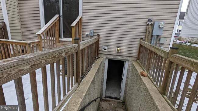 Building Photo - 829 Gallows Ct