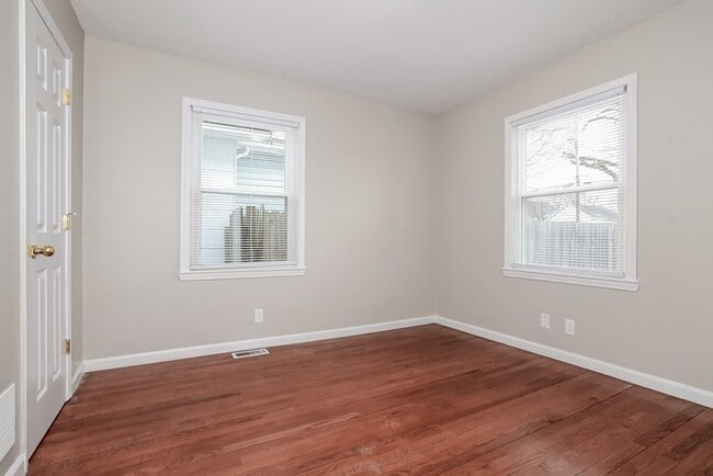 Building Photo - 1045 Ross Ave