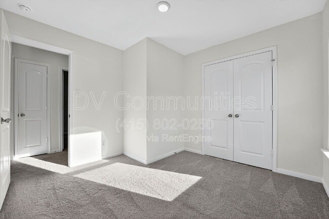 Building Photo - 582 Gabbro Gdns