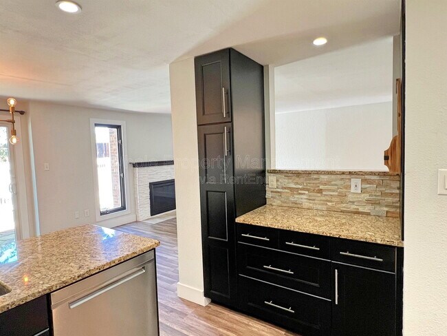 Building Photo - 3032 S Macon Cir