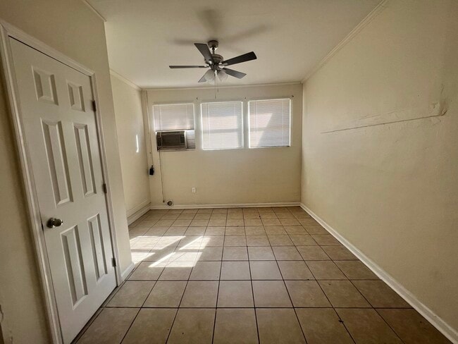 Building Photo - 3422 Miami Dr