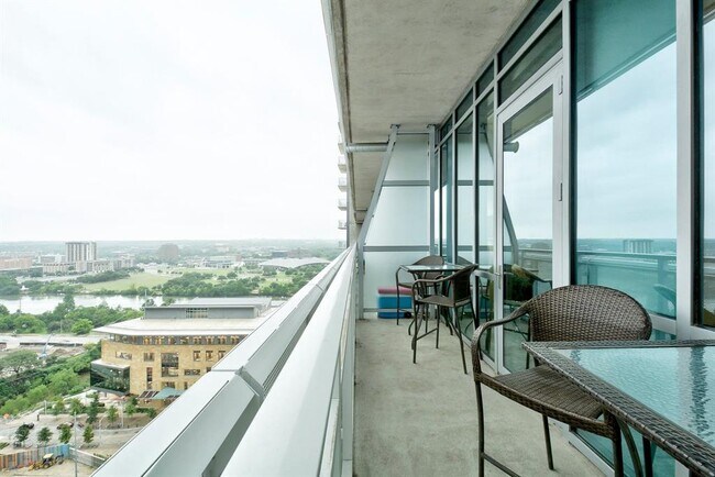 Building Photo - 222 West Ave