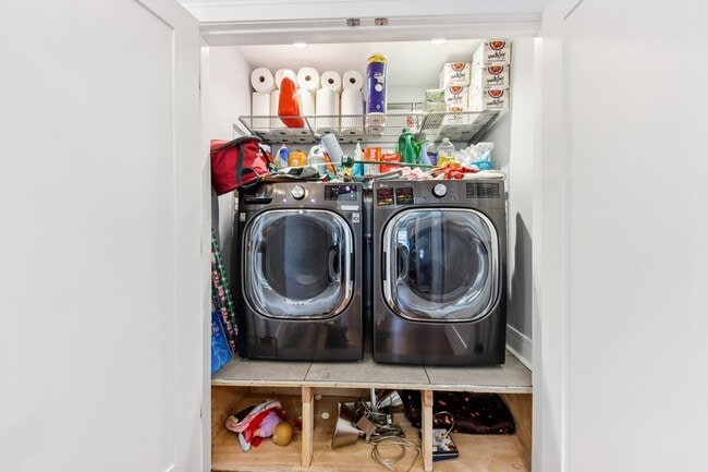 Building Photo - 1717 N Hudson Ave