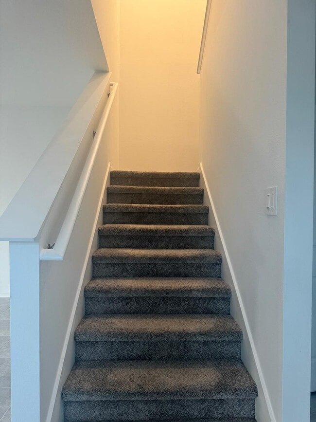 Building Photo - 240 Bogey Dr