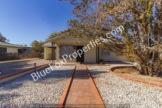 Building Photo - 418 S Jerrie Ave