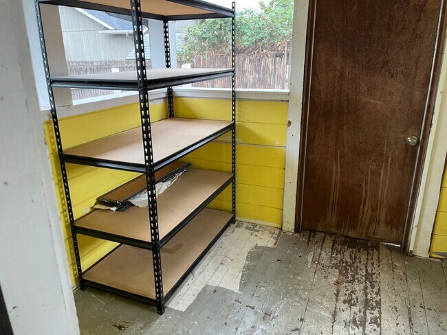 Building Photo - 5580 High Banks Rd