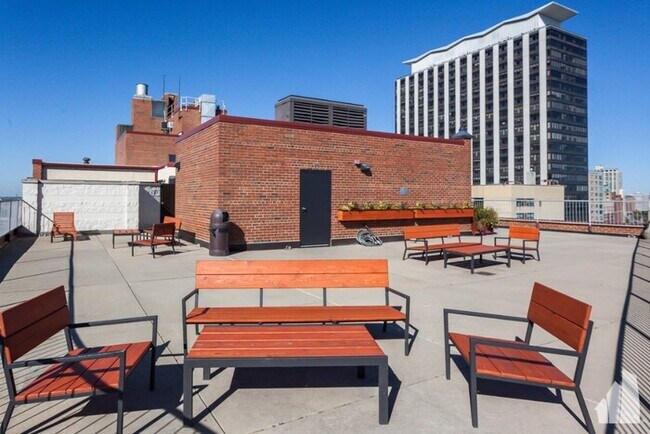 Building Photo - 3110 N Lake Shore Dr